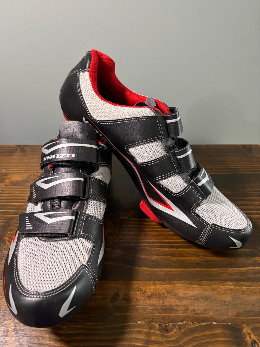 Venzo Black & Gray Cycling Shoes with Red  Trims Men’s Size 13 Used with Peleton